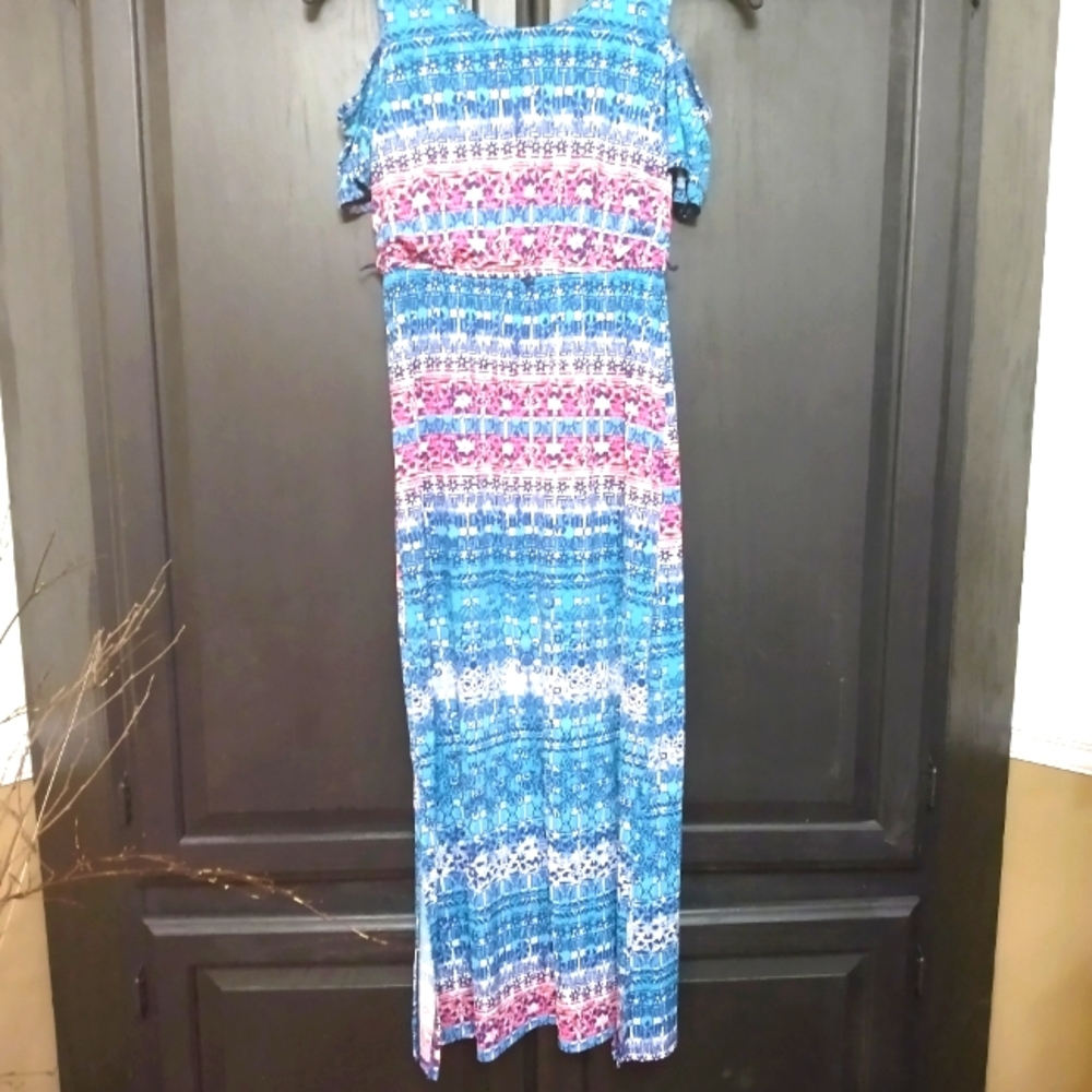 Juniors cold shoulder maxi dress